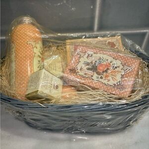 Vintage Crabtree & Evelyn Millefleurs gift basket